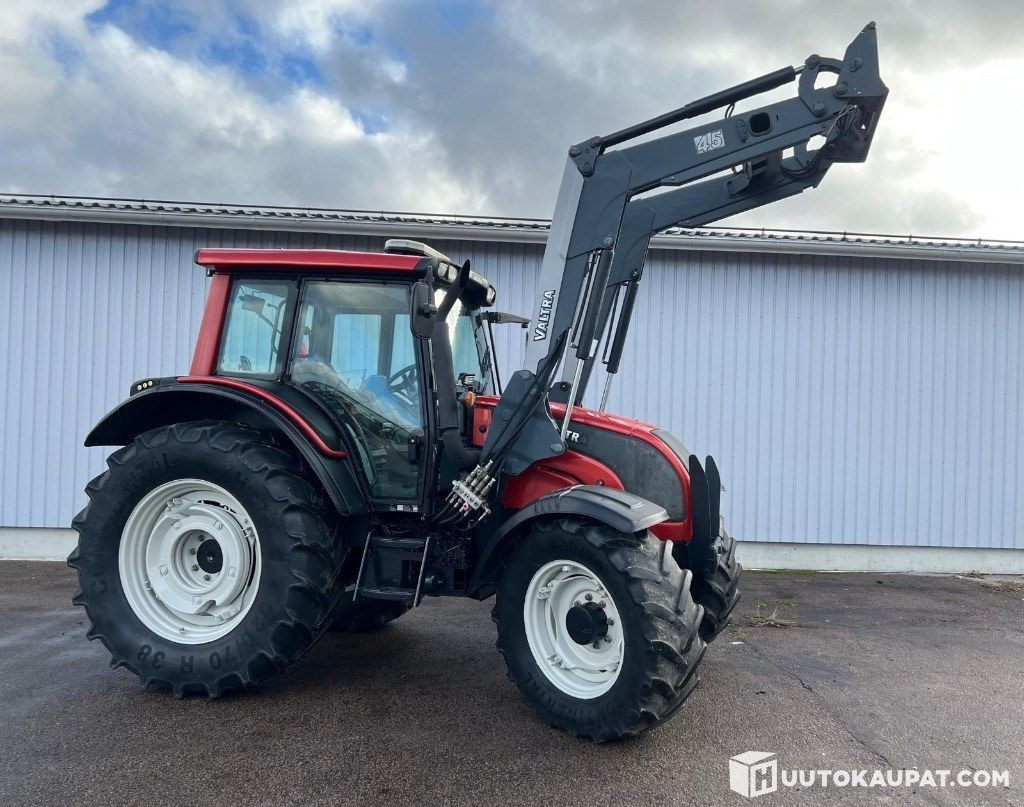 Valtra N121 Advance with front loader, 2007, 9,900 h, Ylivieska - Traktor: slika Valtra N121 Advance with front loader, 2007, 9,900 h, Ylivieska - Traktor Valtra N121 Advance with front loader, 2007, 9,900 h, Ylivieska - Traktor: slika Valtra N121 Advance with front loader, 2007, 9,900 h, Ylivieska - Traktor