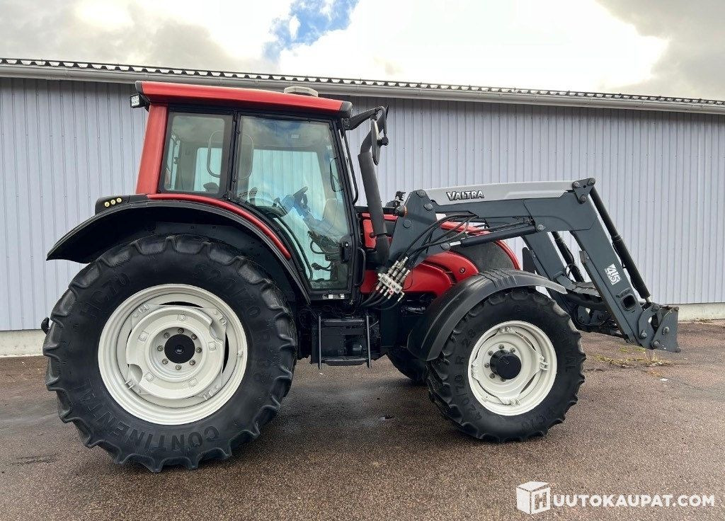 Valtra N121 Advance with front loader, 2007, 9,900 h, Ylivieska - Traktor: slika Valtra N121 Advance with front loader, 2007, 9,900 h, Ylivieska - Traktor Valtra N121 Advance with front loader, 2007, 9,900 h, Ylivieska - Traktor: slika Valtra N121 Advance with front loader, 2007, 9,900 h, Ylivieska - Traktor