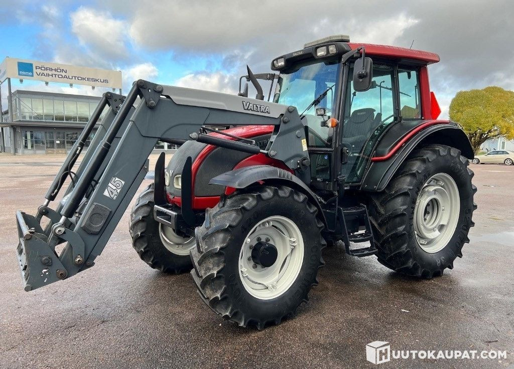 Valtra N121 Advance with front loader, 2007, 9,900 h, Ylivieska - Traktor: slika Valtra N121 Advance with front loader, 2007, 9,900 h, Ylivieska - Traktor Valtra N121 Advance with front loader, 2007, 9,900 h, Ylivieska - Traktor: slika Valtra N121 Advance with front loader, 2007, 9,900 h, Ylivieska - Traktor