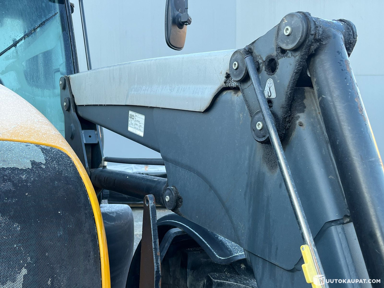 Traktor Valtra N92, tractor with loader, 5,120 h, 2010, Salo: slika Traktor Valtra N92, tractor with loader, 5,120 h, 2010, Salo Traktor Valtra N92, tractor with loader, 5,120 h, 2010, Salo: slika Traktor Valtra N92, tractor with loader, 5,120 h, 2010, Salo