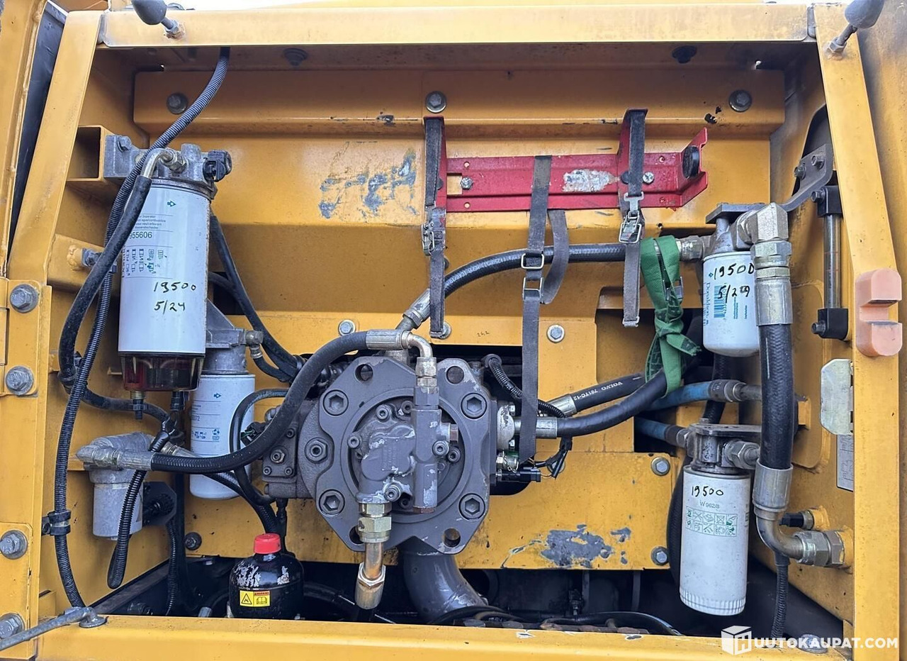 Bager gusjeničar Volvo EC210CL, tracked excavator with ripper bucket, 2007, Lahti: slika Bager gusjeničar Volvo EC210CL, tracked excavator with ripper bucket, 2007, Lahti