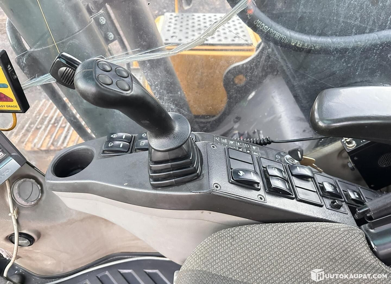 Bager gusjeničar Volvo EC210CL, tracked excavator with ripper bucket, 2007, Lahti: slika Bager gusjeničar Volvo EC210CL, tracked excavator with ripper bucket, 2007, Lahti