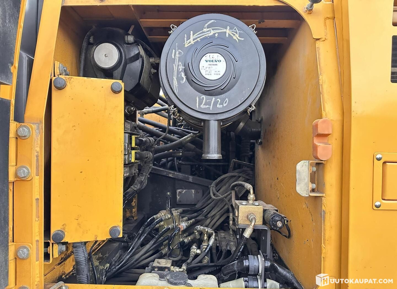 Bager gusjeničar Volvo EC210CL, tracked excavator with ripper bucket, 2007, Lahti: slika Bager gusjeničar Volvo EC210CL, tracked excavator with ripper bucket, 2007, Lahti