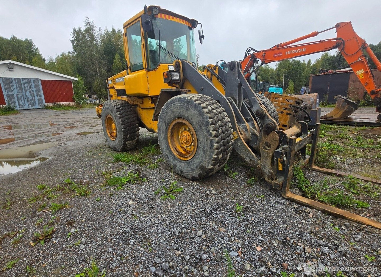 Volvo L70D, 2001, Diesel, 25 788 h, Kurikka - Utovarivač na kotačima: slika Volvo L70D, 2001, Diesel, 25 788 h, Kurikka - Utovarivač na kotačima Volvo L70D, 2001, Diesel, 25 788 h, Kurikka - Utovarivač na kotačima: slika Volvo L70D, 2001, Diesel, 25 788 h, Kurikka - Utovarivač na kotačima
