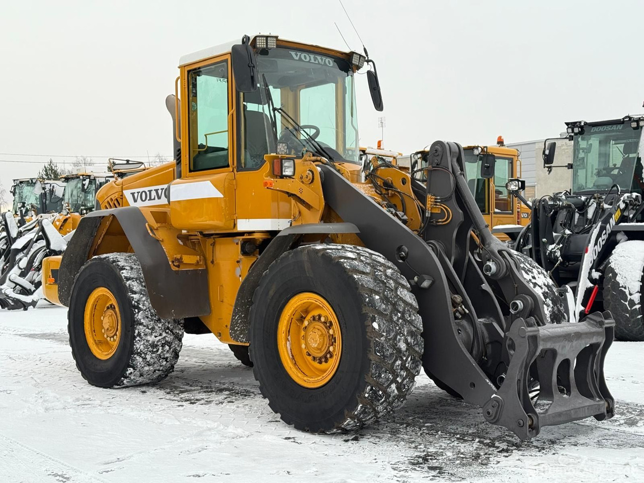 Volvo L90E pyöräkuormaaja, 2006, Tornio - Utovarivač na kotačima: slika Volvo L90E pyöräkuormaaja, 2006, Tornio - Utovarivač na kotačima Volvo L90E pyöräkuormaaja, 2006, Tornio - Utovarivač na kotačima: slika Volvo L90E pyöräkuormaaja, 2006, Tornio - Utovarivač na kotačima