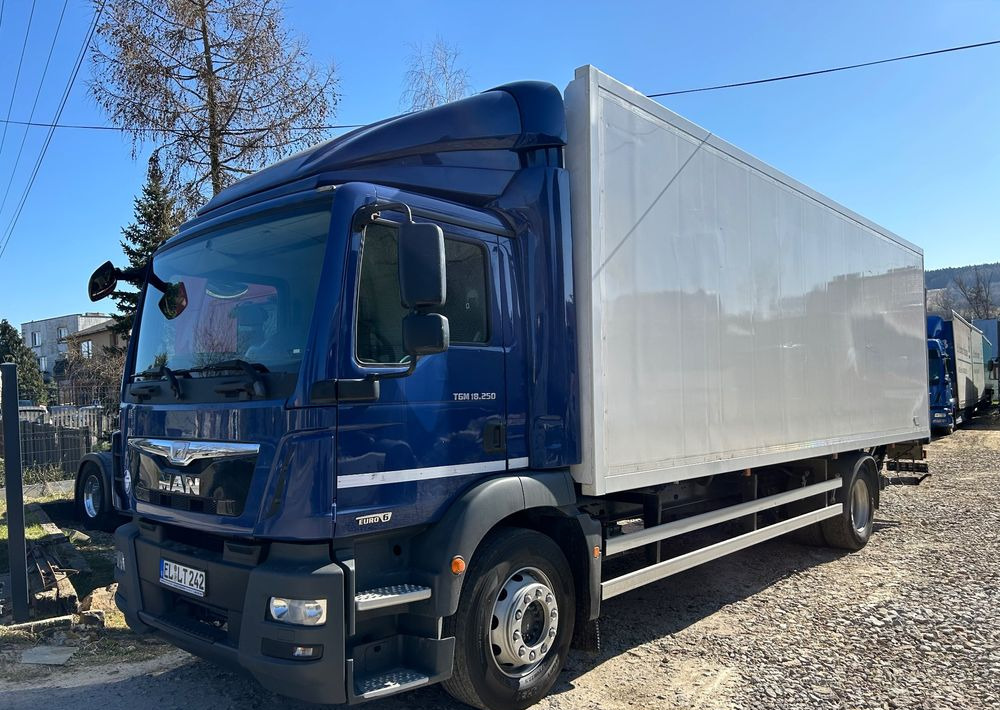 MAN TGM 18.290 18.250 Carrier 1950 D/E z Holandii / TOP STAN / 7.5m / 18 palet / winda + drzwi boczne / OKAZJA - Kamion hladnjača: slika MAN TGM 18.290 18.250 Carrier 1950 D/E z Holandii / TOP STAN / 7.5m / 18 palet / winda + drzwi boczne / OKAZJA - Kamion hladnjača MAN TGM 18.290 18.250 Carrier 1950 D/E z Holandii / TOP STAN / 7.5m / 18 palet / winda + drzwi boczne / OKAZJA - Kamion hladnjača: slika MAN TGM 18.290 18.250 Carrier 1950 D/E z Holandii / TOP STAN / 7.5m / 18 palet / winda + drzwi boczne / OKAZJA - Kamion hladnjača