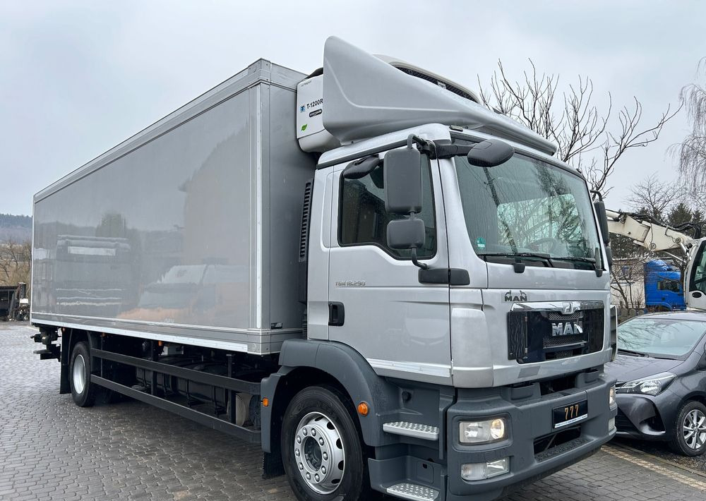 MAN TGM 18.290 TK 1200 R Spectrum THERMO King z Niemiec 8m / 20 palet / winda Klima / OKAZJA - Kamion hladnjača: slika MAN TGM 18.290 TK 1200 R Spectrum THERMO King z Niemiec 8m / 20 palet / winda Klima / OKAZJA - Kamion hladnjača MAN TGM 18.290 TK 1200 R Spectrum THERMO King z Niemiec 8m / 20 palet / winda Klima / OKAZJA - Kamion hladnjača: slika MAN TGM 18.290 TK 1200 R Spectrum THERMO King z Niemiec 8m / 20 palet / winda Klima / OKAZJA - Kamion hladnjača