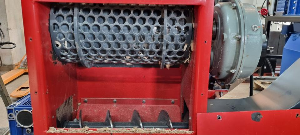 Mini - Paletten - 1 - Wellen - Schredder - 11kW - SS 500 - Industrijski šreder: slika Mini - Paletten - 1 - Wellen - Schredder - 11kW - SS 500 - Industrijski šreder Mini - Paletten - 1 - Wellen - Schredder - 11kW - SS 500 - Industrijski šreder: slika Mini - Paletten - 1 - Wellen - Schredder - 11kW - SS 500 - Industrijski šreder
