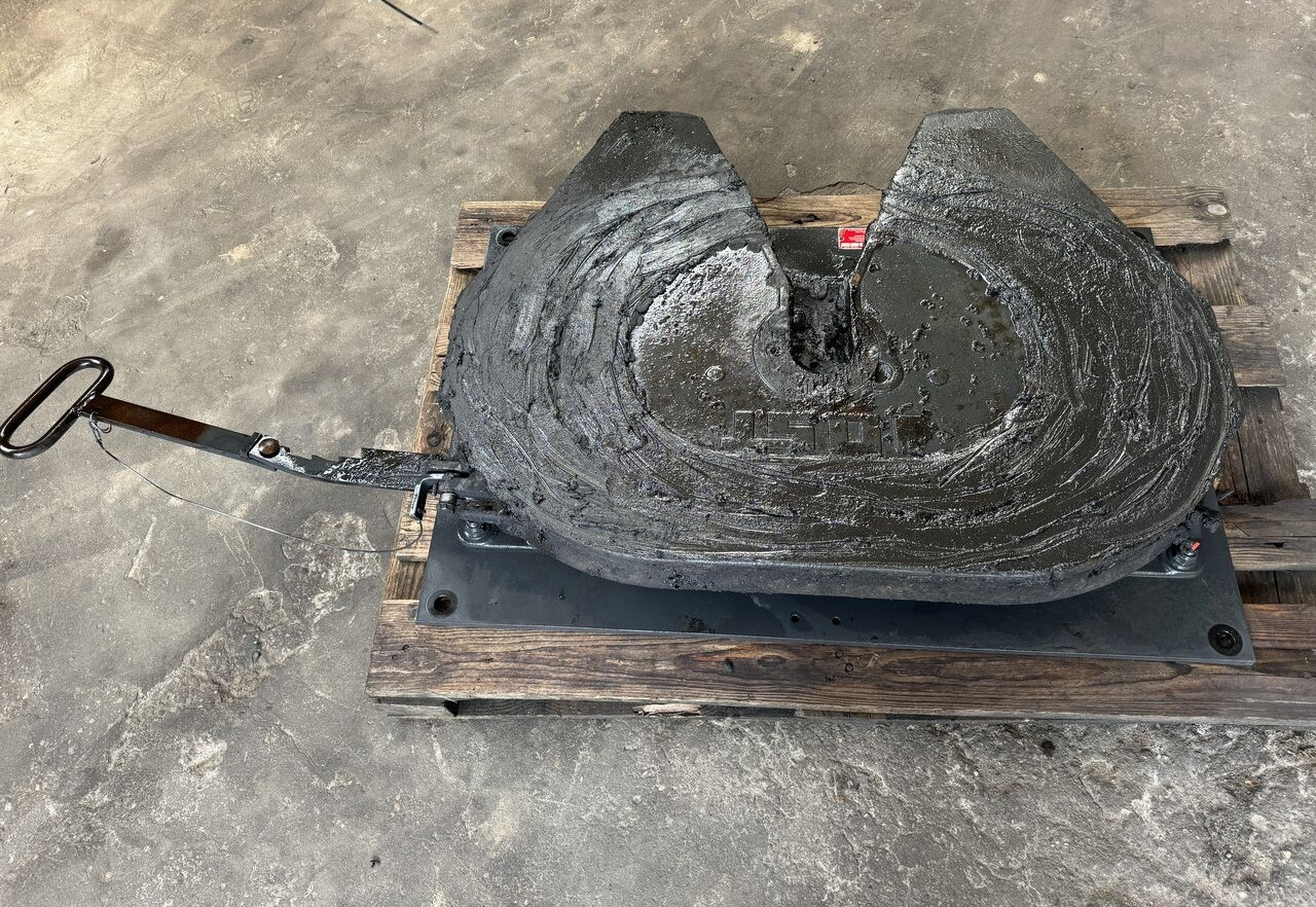 Mercedes-Benz Jost 15cm Actros MP 4 truck - Sedlo za Kamion: slika Mercedes-Benz Jost 15cm Actros MP 4 truck - Sedlo za Kamion Mercedes-Benz Jost 15cm Actros MP 4 truck - Sedlo za Kamion: slika Mercedes-Benz Jost 15cm Actros MP 4 truck - Sedlo za Kamion