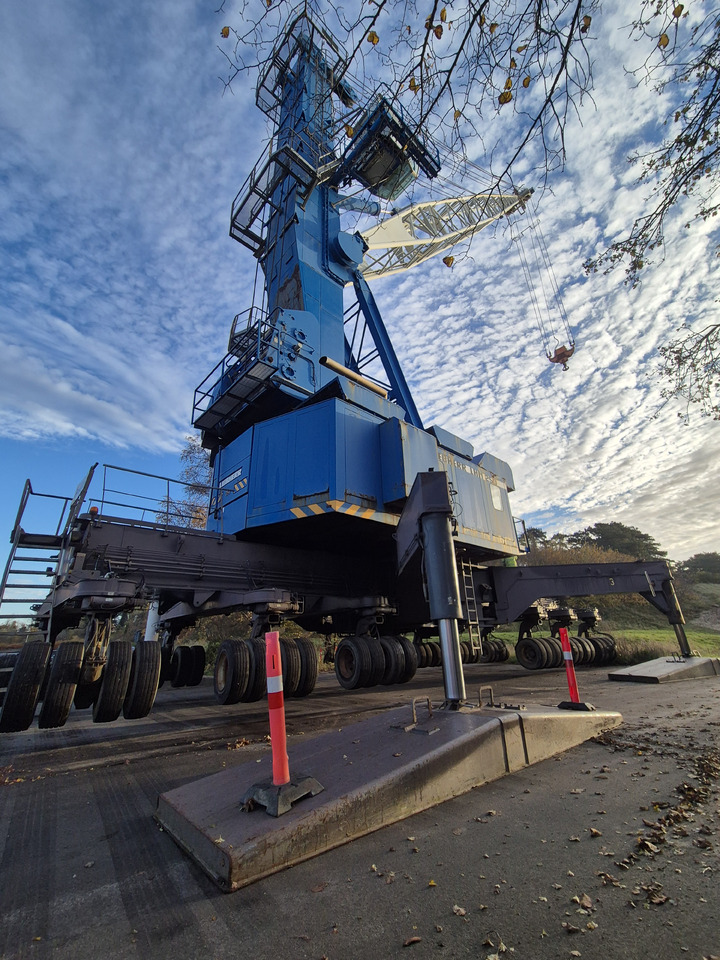 Liebherr LHM250 - Lučka oprema: slika Liebherr LHM250 - Lučka oprema Liebherr LHM250 - Lučka oprema: slika Liebherr LHM250 - Lučka oprema