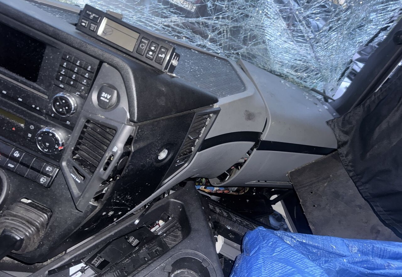 Cena dotyczy Kompletnej deski z instalacją (bez modułów elektronicznych) Mechanizm Wycieraczek Kolumna Kierownicza Podszybie Mercedes-Benz Actros MP 4 Antos Arocs - Ploča s instrumentima za Kamion: slika Cena dotyczy Kompletnej deski z instalacją (bez modułów elektronicznych) Mechanizm Wycieraczek Kolumna Kierownicza Podszybie Mercedes-Benz Actros MP 4 Antos Arocs - Ploča s instrumentima za Kamion Cena dotyczy Kompletnej deski z instalacją (bez modułów elektronicznych) Mechanizm Wycieraczek Kolumna Kierownicza Podszybie Mercedes-Benz Actros MP 4 Antos Arocs - Ploča s instrumentima za Kamion: slika Cena dotyczy Kompletnej deski z instalacją (bez modułów elektronicznych) Mechanizm Wycieraczek Kolumna Kierownicza Podszybie Mercedes-Benz Actros MP 4 Antos Arocs - Ploča s instrumentima za Kamion
