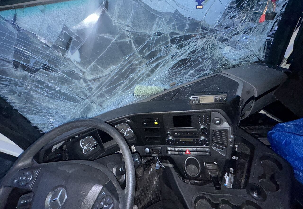Cena dotyczy Kompletnej deski z instalacją (bez modułów elektronicznych) Mechanizm Wycieraczek Kolumna Kierownicza Podszybie Mercedes-Benz Actros MP 4 Antos Arocs - Ploča s instrumentima za Kamion: slika Cena dotyczy Kompletnej deski z instalacją (bez modułów elektronicznych) Mechanizm Wycieraczek Kolumna Kierownicza Podszybie Mercedes-Benz Actros MP 4 Antos Arocs - Ploča s instrumentima za Kamion Cena dotyczy Kompletnej deski z instalacją (bez modułów elektronicznych) Mechanizm Wycieraczek Kolumna Kierownicza Podszybie Mercedes-Benz Actros MP 4 Antos Arocs - Ploča s instrumentima za Kamion: slika Cena dotyczy Kompletnej deski z instalacją (bez modułów elektronicznych) Mechanizm Wycieraczek Kolumna Kierownicza Podszybie Mercedes-Benz Actros MP 4 Antos Arocs - Ploča s instrumentima za Kamion