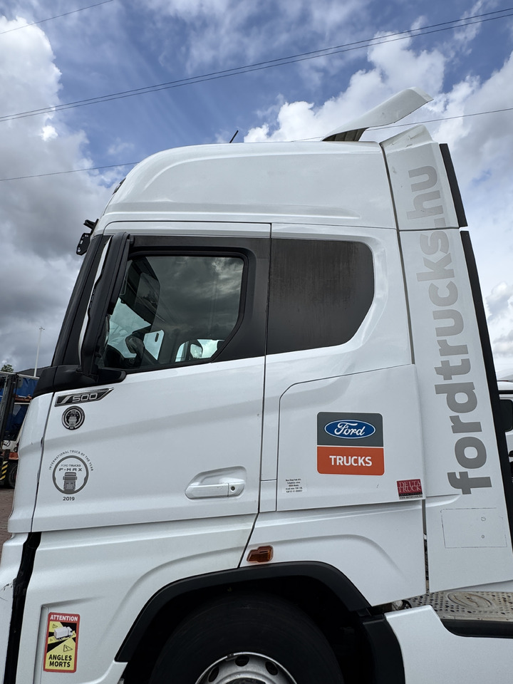 FORD F-MAX TRUCKS 500 - Kabina: slika FORD F-MAX TRUCKS 500 - Kabina FORD F-MAX TRUCKS 500 - Kabina: slika FORD F-MAX TRUCKS 500 - Kabina