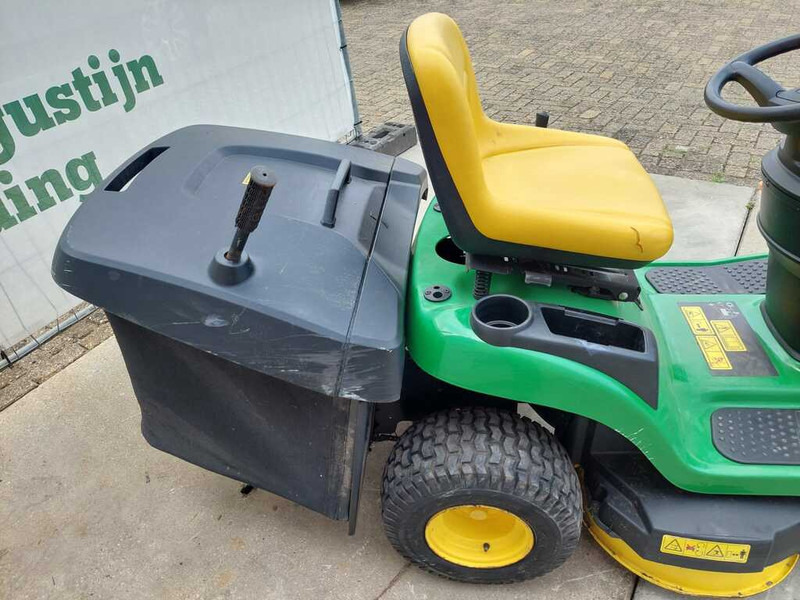 John Deere X 135R - Vrtna kosilica: slika John Deere X 135R - Vrtna kosilica John Deere X 135R - Vrtna kosilica: slika John Deere X 135R - Vrtna kosilica