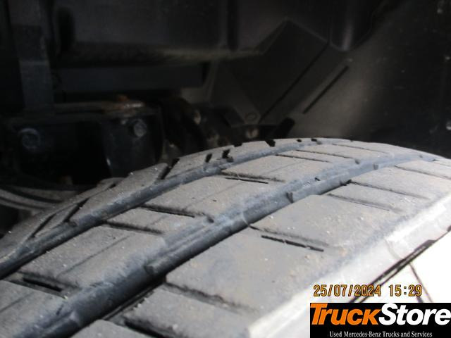 Interior photo 2: Kamion sandučar FUSO Canter 3C15