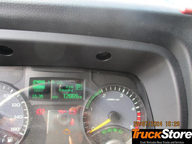 Kamion sandučar FUSO Canter 3C15: slika Kamion sandučar FUSO Canter 3C15