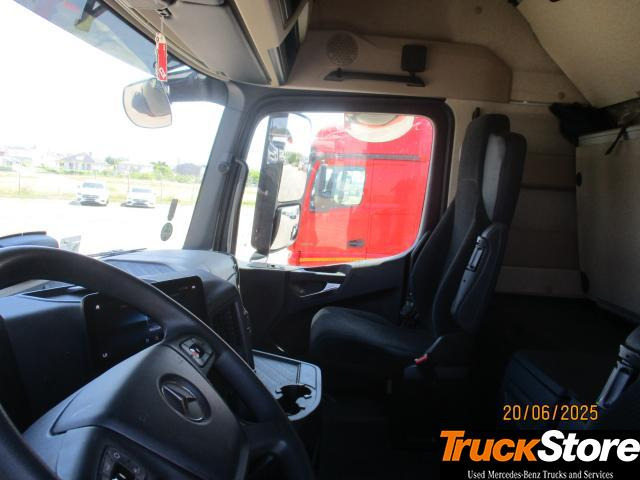Tegljač Mercedes-Benz Actros 1845 LS nRL: slika Tegljač Mercedes-Benz Actros 1845 LS nRL