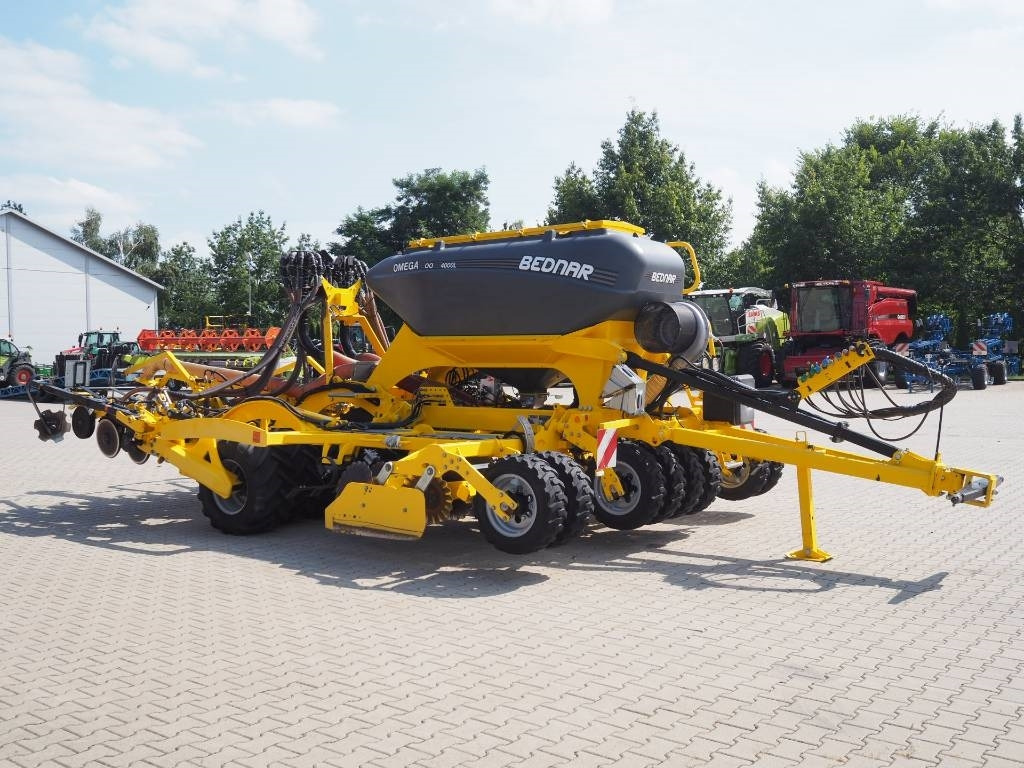 Bednar OMEGA OO 4000L - Kombajn i sijačica: slika Bednar OMEGA OO 4000L - Kombajn i sijačica Bednar OMEGA OO 4000L - Kombajn i sijačica: slika Bednar OMEGA OO 4000L - Kombajn i sijačica