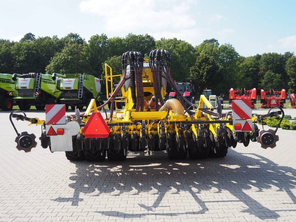Bednar OMEGA OO 4000L - Kombajn i sijačica: slika Bednar OMEGA OO 4000L - Kombajn i sijačica Bednar OMEGA OO 4000L - Kombajn i sijačica: slika Bednar OMEGA OO 4000L - Kombajn i sijačica