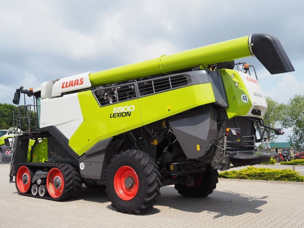 Claas Lexion 6900 TT + V930 - Kombajn za žetvu: slika Claas Lexion 6900 TT + V930 - Kombajn za žetvu Claas Lexion 6900 TT + V930 - Kombajn za žetvu: slika Claas Lexion 6900 TT + V930 - Kombajn za žetvu