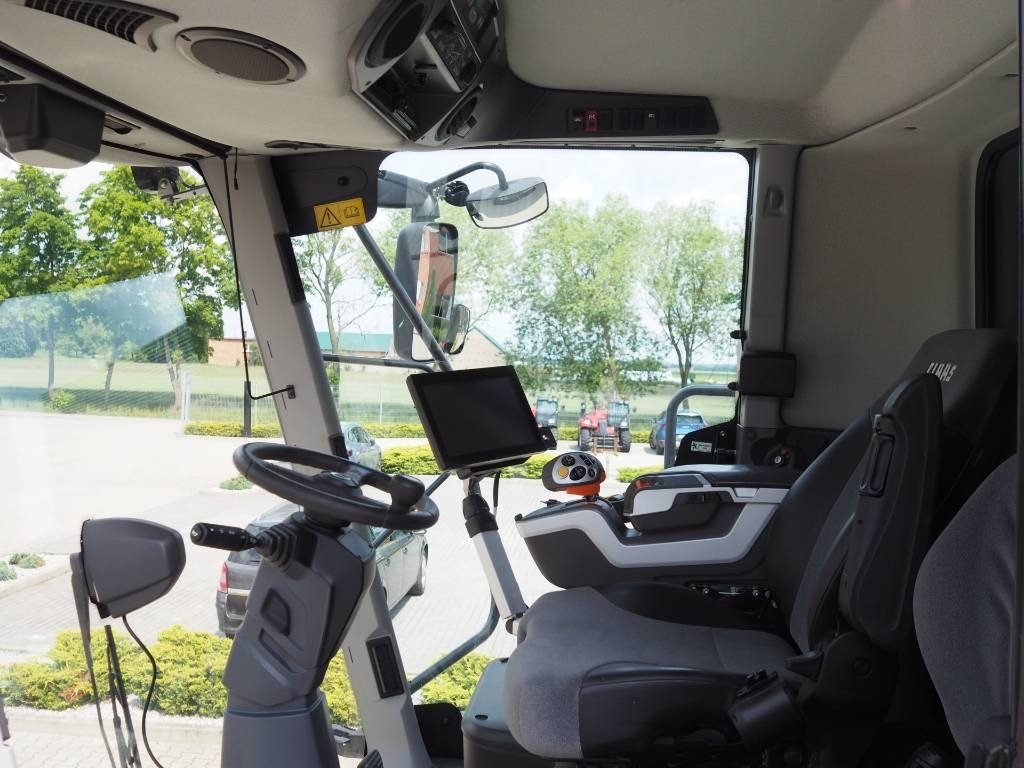 Claas Lexion 6900 TT + V930 - Kombajn za žetvu: slika Claas Lexion 6900 TT + V930 - Kombajn za žetvu Claas Lexion 6900 TT + V930 - Kombajn za žetvu: slika Claas Lexion 6900 TT + V930 - Kombajn za žetvu