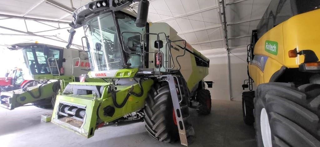 Claas Lexion 7500 + V930 - Kombajn za žetvu: slika Claas Lexion 7500 + V930 - Kombajn za žetvu Claas Lexion 7500 + V930 - Kombajn za žetvu: slika Claas Lexion 7500 + V930 - Kombajn za žetvu