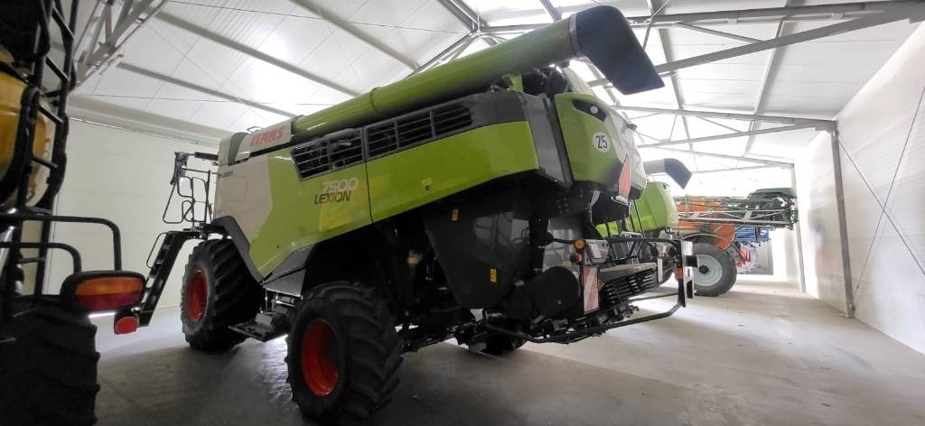 Claas Lexion 7500 + V930 - Kombajn za žetvu: slika Claas Lexion 7500 + V930 - Kombajn za žetvu Claas Lexion 7500 + V930 - Kombajn za žetvu: slika Claas Lexion 7500 + V930 - Kombajn za žetvu