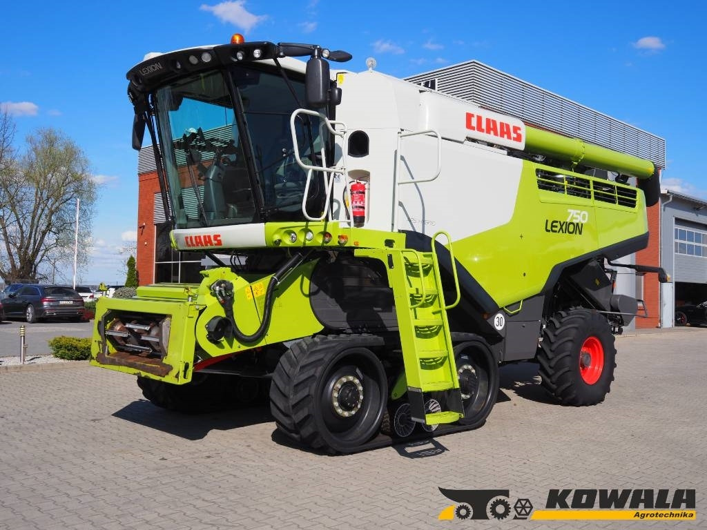 Claas Lexion 750TT GPS + V930 - Kombajn za žetvu: slika Claas Lexion 750TT GPS + V930 - Kombajn za žetvu Claas Lexion 750TT GPS + V930 - Kombajn za žetvu: slika Claas Lexion 750TT GPS + V930 - Kombajn za žetvu