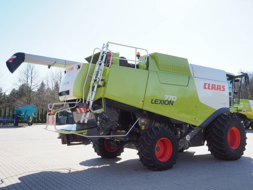 Claas Lexion 770 GPS + V1050 - Kombajn za žetvu: slika Claas Lexion 770 GPS + V1050 - Kombajn za žetvu Claas Lexion 770 GPS + V1050 - Kombajn za žetvu: slika Claas Lexion 770 GPS + V1050 - Kombajn za žetvu
