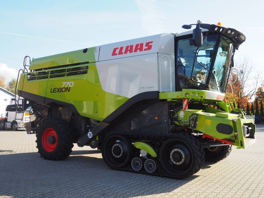 Claas Lexion 770TT 4x4 + V1200  - Kombajn za žetvu: slika Claas Lexion 770TT 4x4 + V1200  - Kombajn za žetvu Claas Lexion 770TT 4x4 + V1200  - Kombajn za žetvu: slika Claas Lexion 770TT 4x4 + V1200  - Kombajn za žetvu