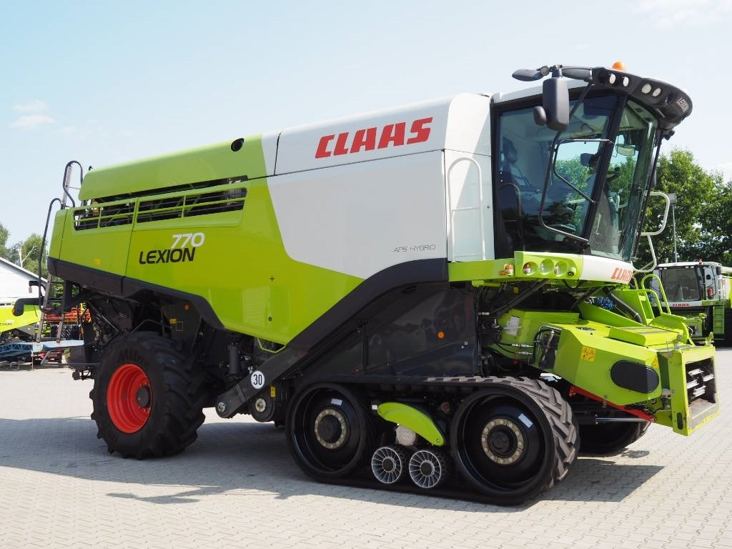 Claas Lexion 770TT + V1050 - Kombajn za žetvu: slika Claas Lexion 770TT + V1050 - Kombajn za žetvu Claas Lexion 770TT + V1050 - Kombajn za žetvu: slika Claas Lexion 770TT + V1050 - Kombajn za žetvu