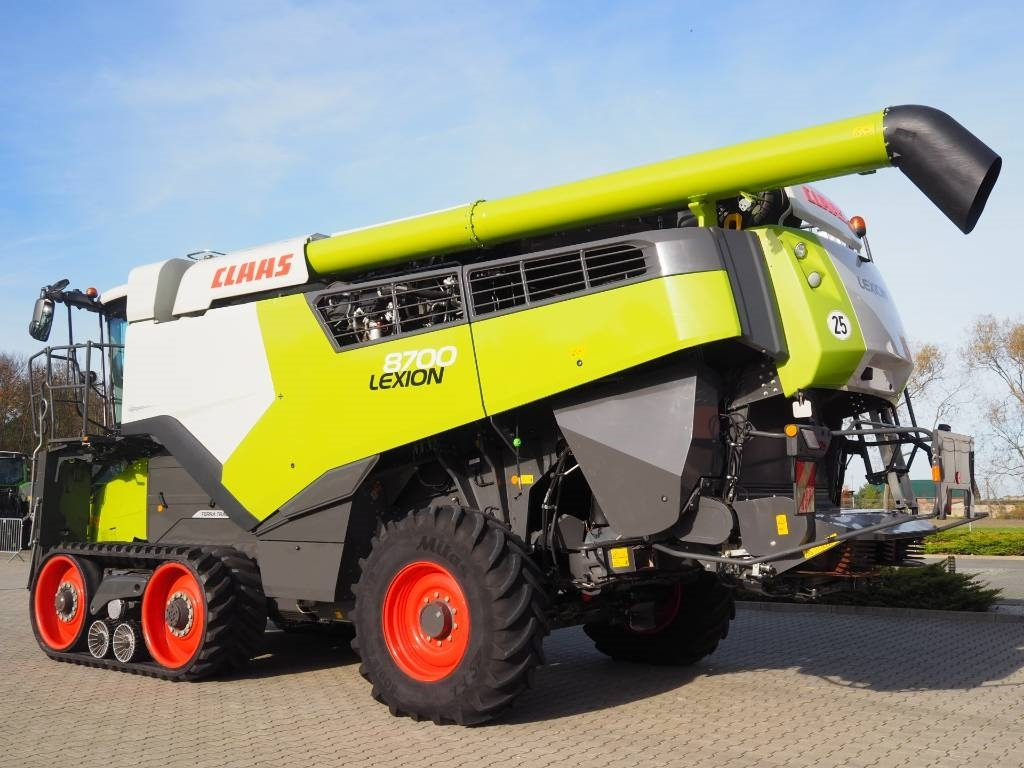 Claas Lexion 8700TT + V1080 2-stage threshing drum drive - Kombajn za žetvu: slika Claas Lexion 8700TT + V1080 2-stage threshing drum drive - Kombajn za žetvu Claas Lexion 8700TT + V1080 2-stage threshing drum drive - Kombajn za žetvu: slika Claas Lexion 8700TT + V1080 2-stage threshing drum drive - Kombajn za žetvu