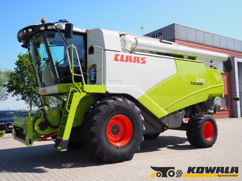 Claas Tucano 570 + V770 - Kombajn za žetvu: slika Claas Tucano 570 + V770 - Kombajn za žetvu Claas Tucano 570 + V770 - Kombajn za žetvu: slika Claas Tucano 570 + V770 - Kombajn za žetvu