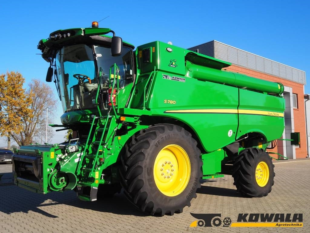 John Deere S780 + 730X - Kombajn za žetvu: slika John Deere S780 + 730X - Kombajn za žetvu John Deere S780 + 730X - Kombajn za žetvu: slika John Deere S780 + 730X - Kombajn za žetvu