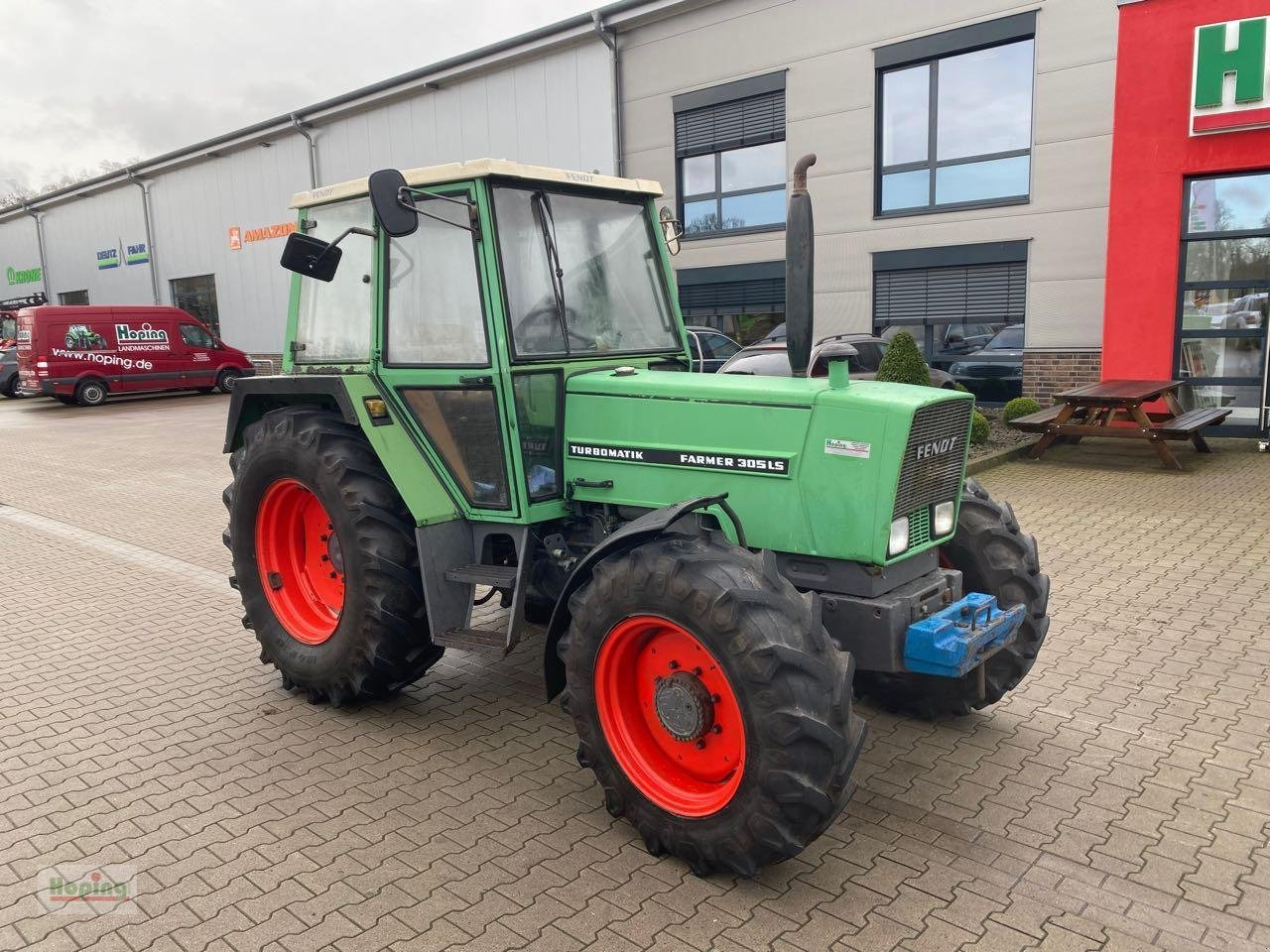 Fendt 305 - Traktor: slika Fendt 305 - Traktor Fendt 305 - Traktor: slika Fendt 305 - Traktor