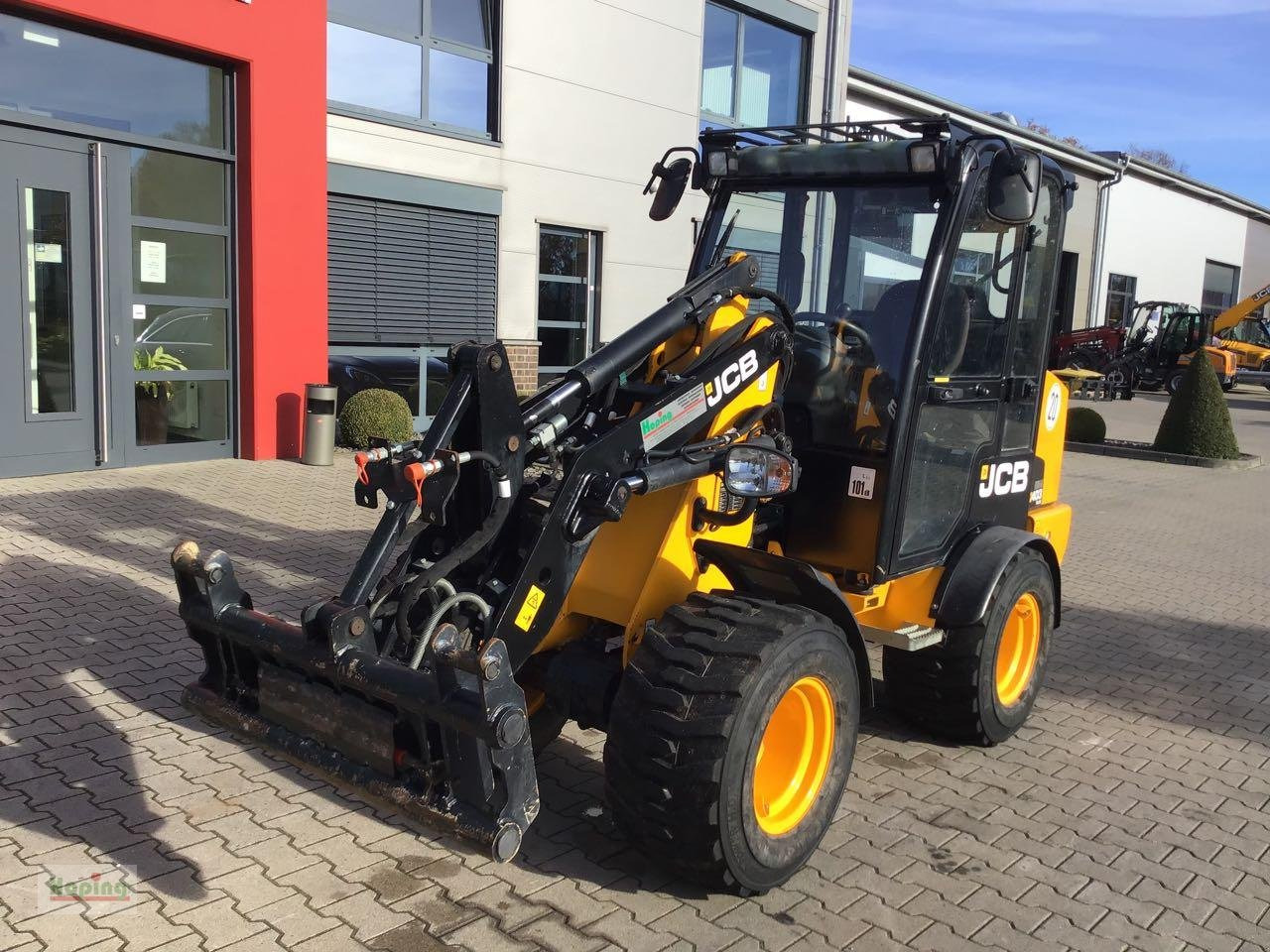 JCB 403 PLUS - Zglobni utovarivač: slika JCB 403 PLUS - Zglobni utovarivač JCB 403 PLUS - Zglobni utovarivač: slika JCB 403 PLUS - Zglobni utovarivač