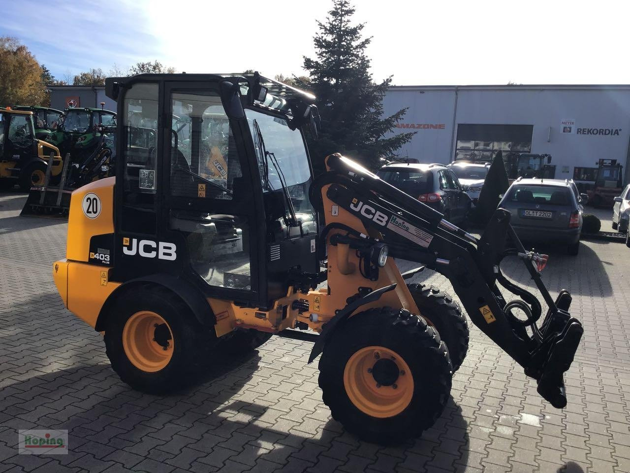 JCB 403 PLUS - Zglobni utovarivač: slika JCB 403 PLUS - Zglobni utovarivač JCB 403 PLUS - Zglobni utovarivač: slika JCB 403 PLUS - Zglobni utovarivač