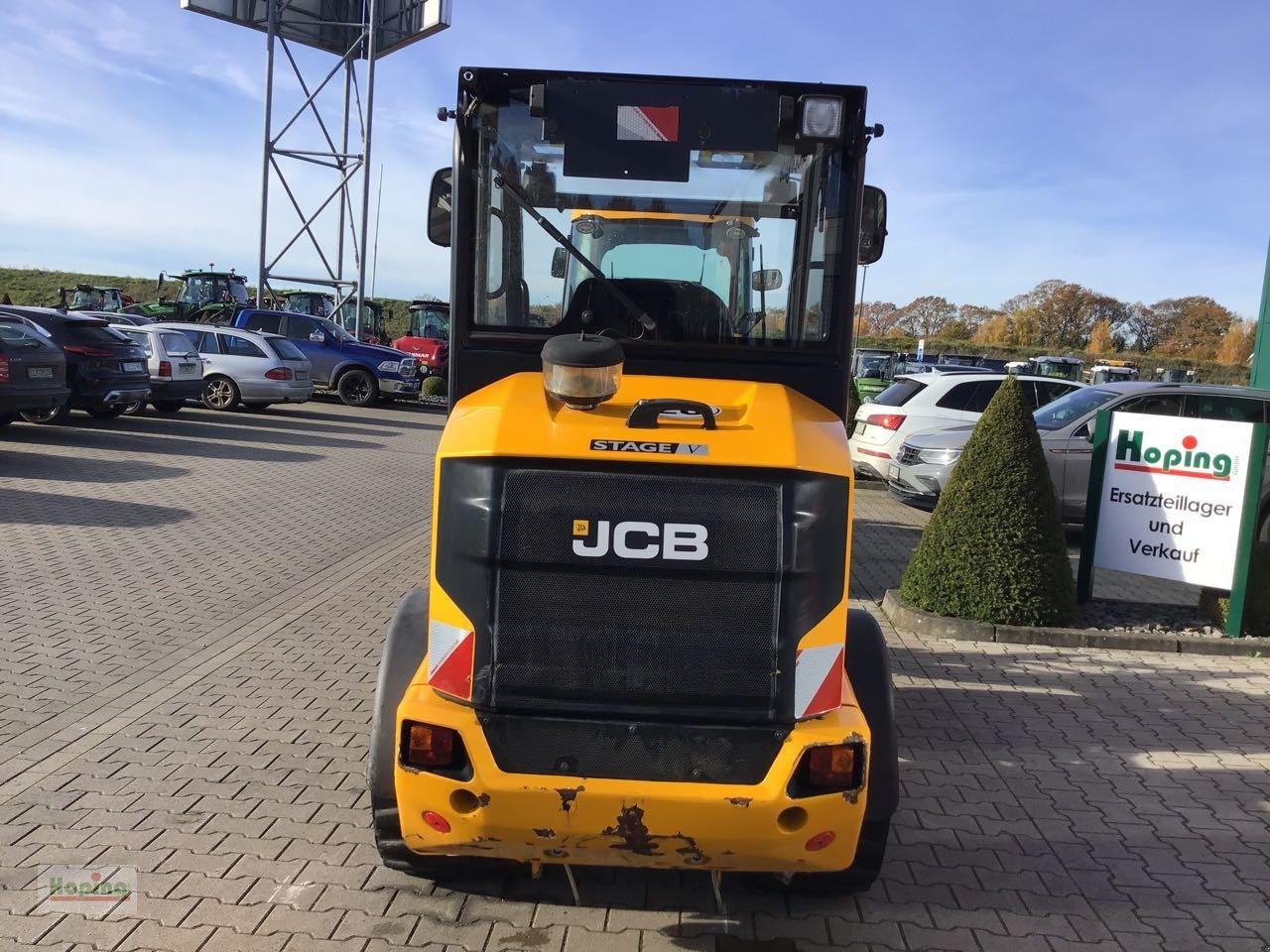JCB 403 PLUS - Zglobni utovarivač: slika JCB 403 PLUS - Zglobni utovarivač JCB 403 PLUS - Zglobni utovarivač: slika JCB 403 PLUS - Zglobni utovarivač