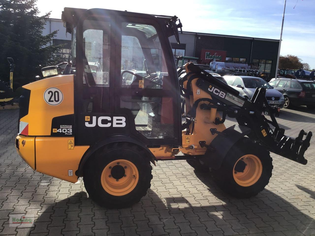JCB 403 PLUS - Zglobni utovarivač: slika JCB 403 PLUS - Zglobni utovarivač JCB 403 PLUS - Zglobni utovarivač: slika JCB 403 PLUS - Zglobni utovarivač