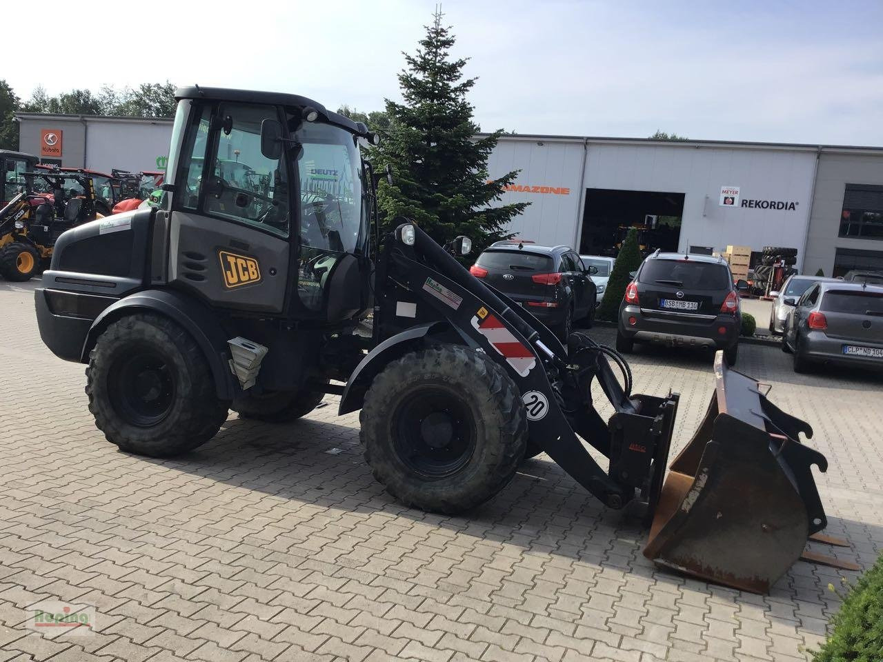 JCB 409 - Utovarivač na kotačima: slika JCB 409 - Utovarivač na kotačima JCB 409 - Utovarivač na kotačima: slika JCB 409 - Utovarivač na kotačima