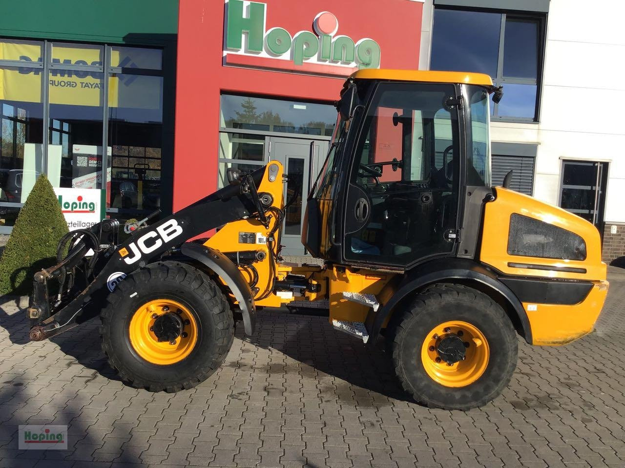 JCB 409 - Utovarivač na kotačima: slika JCB 409 - Utovarivač na kotačima JCB 409 - Utovarivač na kotačima: slika JCB 409 - Utovarivač na kotačima