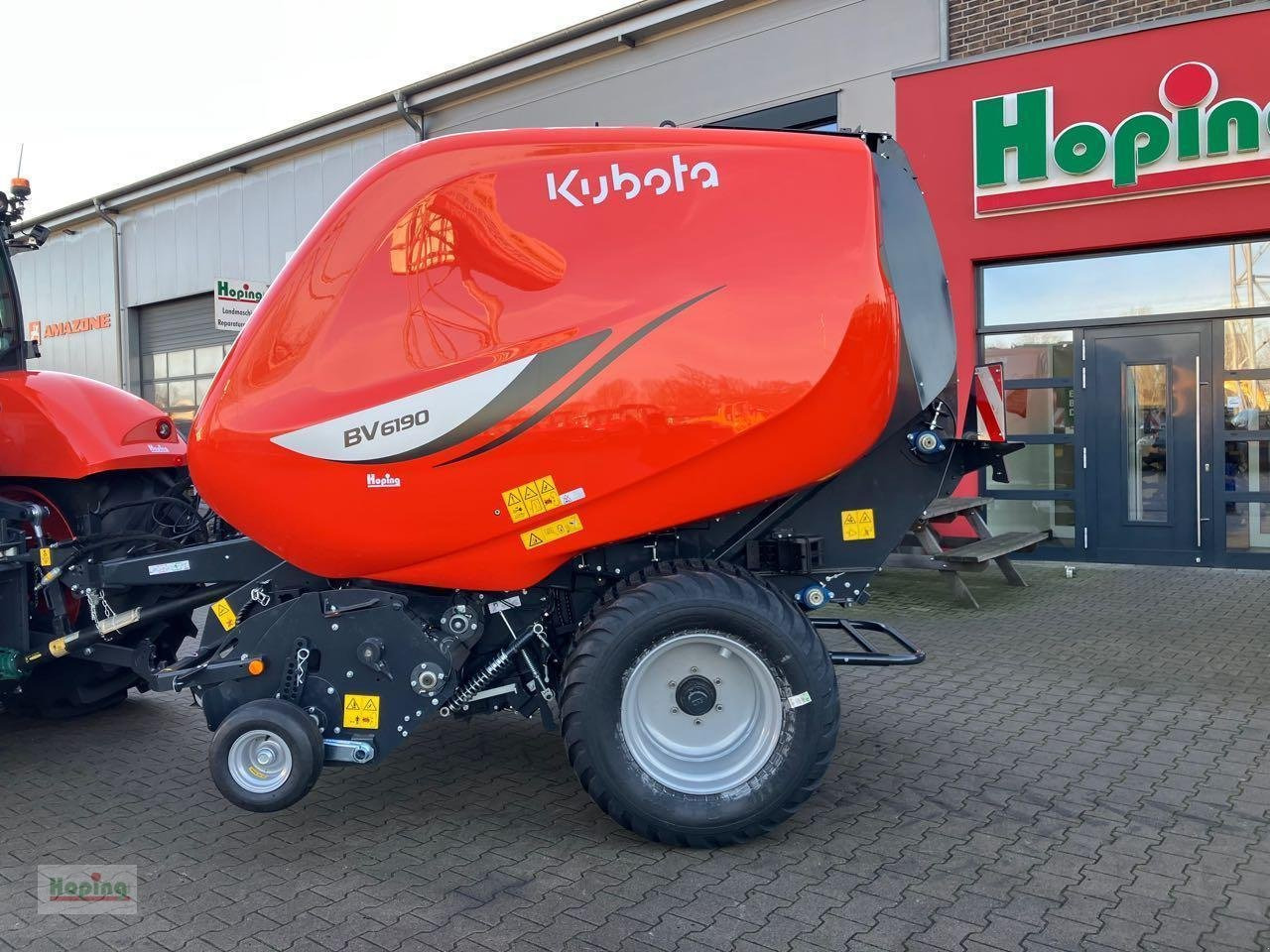 Kubota BV6190 CF 15 N - Rolo balirka: slika Kubota BV6190 CF 15 N - Rolo balirka Kubota BV6190 CF 15 N - Rolo balirka: slika Kubota BV6190 CF 15 N - Rolo balirka