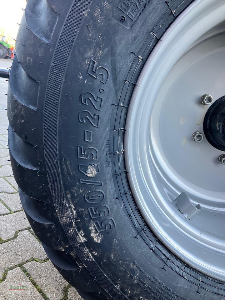 Kubota BV6190 CF 15 N - Rolo balirka: slika Kubota BV6190 CF 15 N - Rolo balirka Kubota BV6190 CF 15 N - Rolo balirka: slika Kubota BV6190 CF 15 N - Rolo balirka