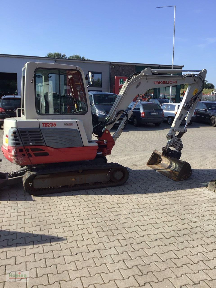 Takeuchi TB 235 - Mini bager: slika Takeuchi TB 235 - Mini bager Takeuchi TB 235 - Mini bager: slika Takeuchi TB 235 - Mini bager
