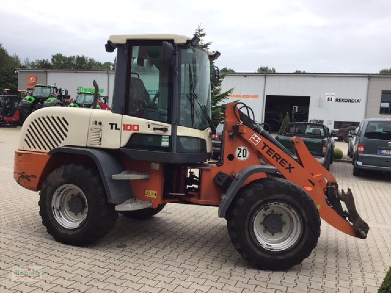 Terex TL100 - Utovarivač na kotačima: slika Terex TL100 - Utovarivač na kotačima Terex TL100 - Utovarivač na kotačima: slika Terex TL100 - Utovarivač na kotačima