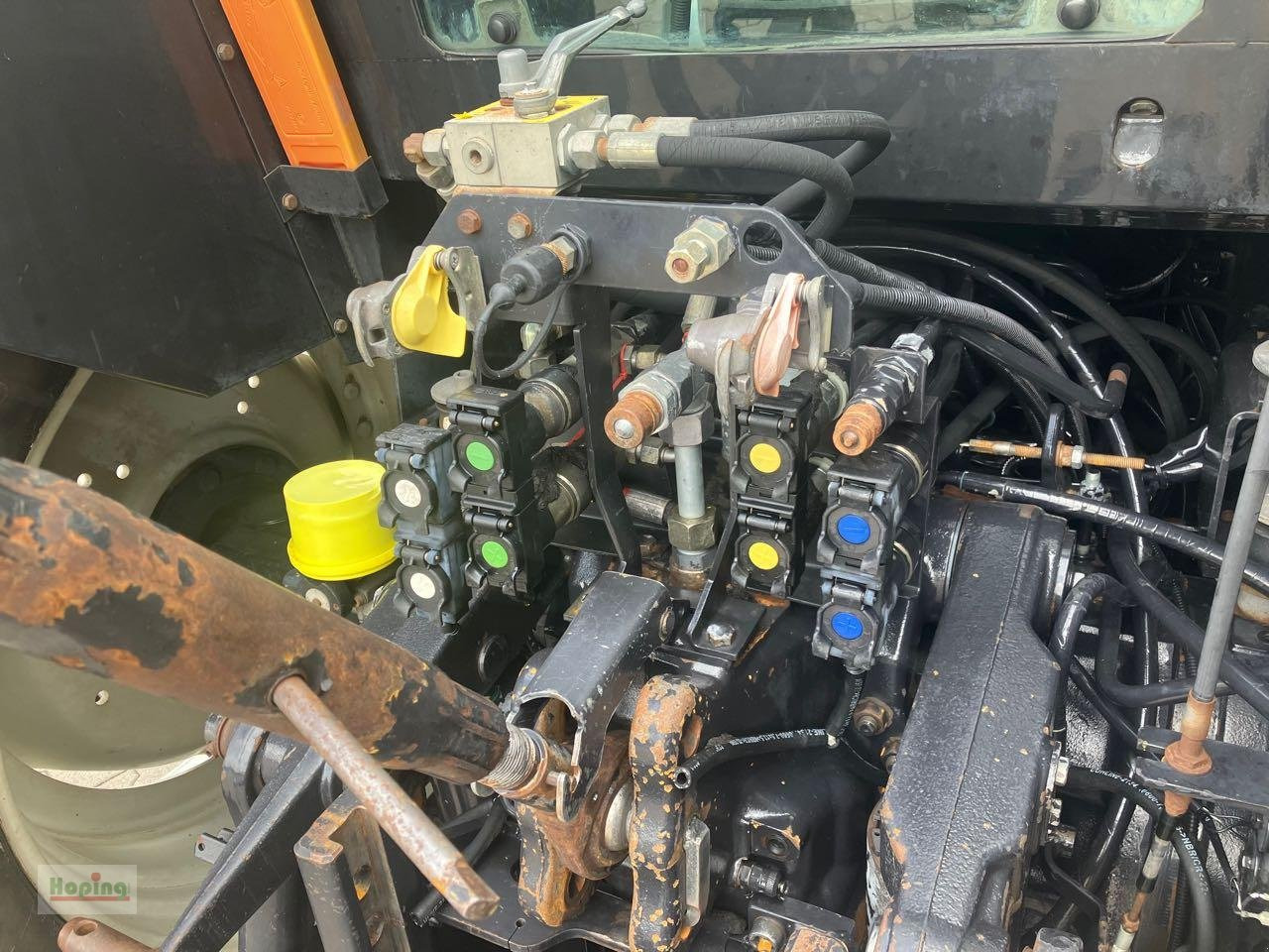 Valtra M120-4 - Traktor: slika Valtra M120-4 - Traktor Valtra M120-4 - Traktor: slika Valtra M120-4 - Traktor