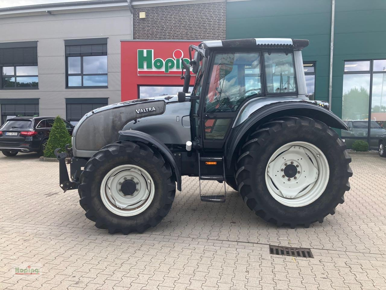 Valtra M120-4 - Traktor: slika Valtra M120-4 - Traktor Valtra M120-4 - Traktor: slika Valtra M120-4 - Traktor