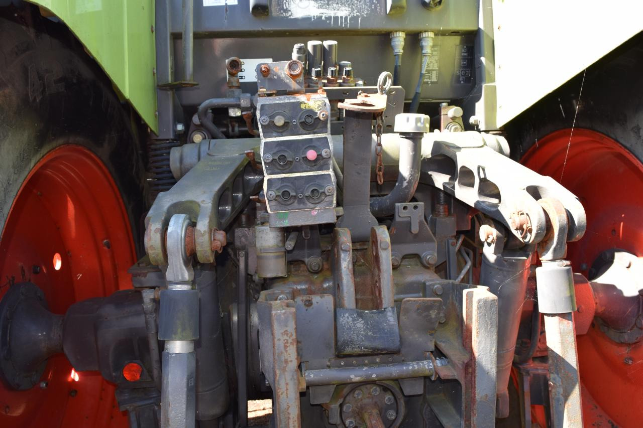 CLAAS Ares 826 RZ - Traktor: slika CLAAS Ares 826 RZ - Traktor CLAAS Ares 826 RZ - Traktor: slika CLAAS Ares 826 RZ - Traktor