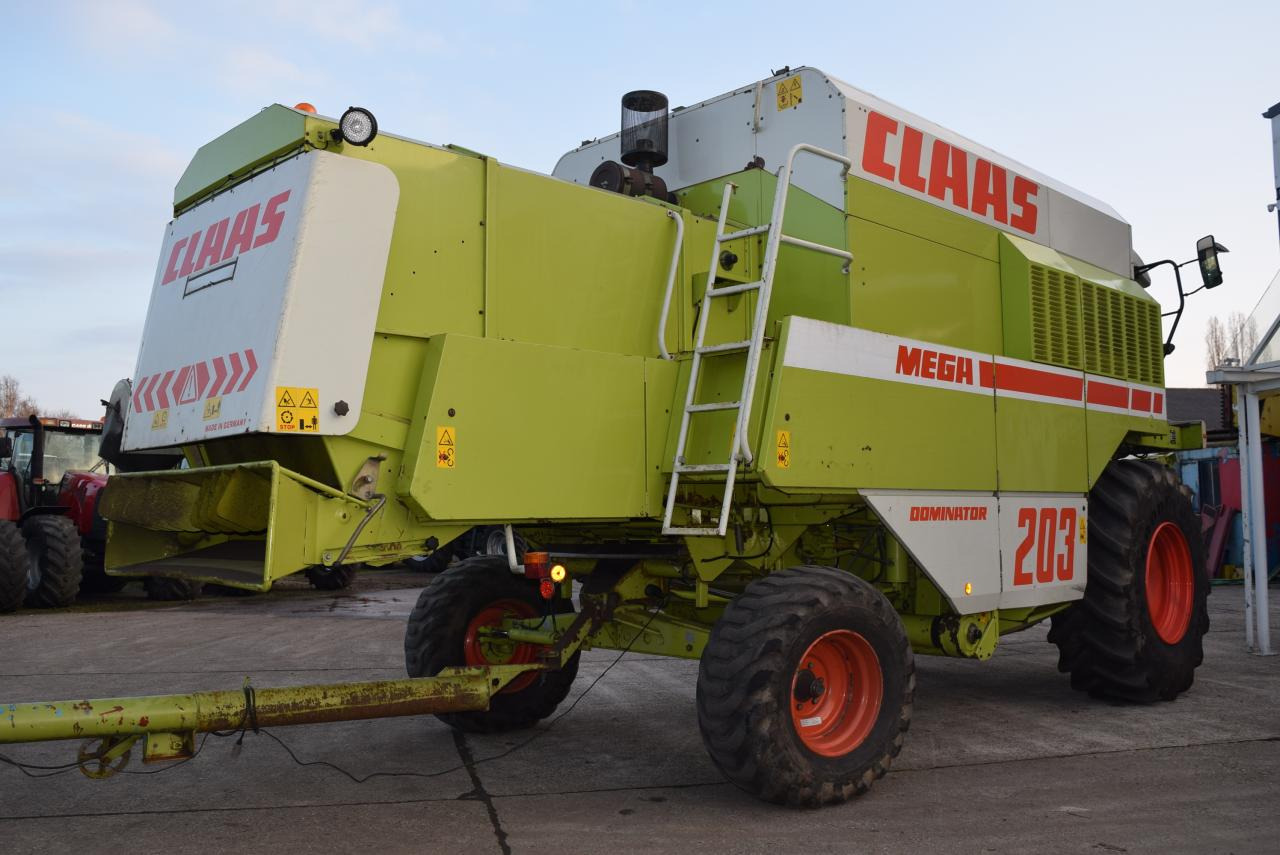 CLAAS Dominator 203 Mega - Kombajn za žetvu: slika CLAAS Dominator 203 Mega - Kombajn za žetvu CLAAS Dominator 203 Mega - Kombajn za žetvu: slika CLAAS Dominator 203 Mega - Kombajn za žetvu
