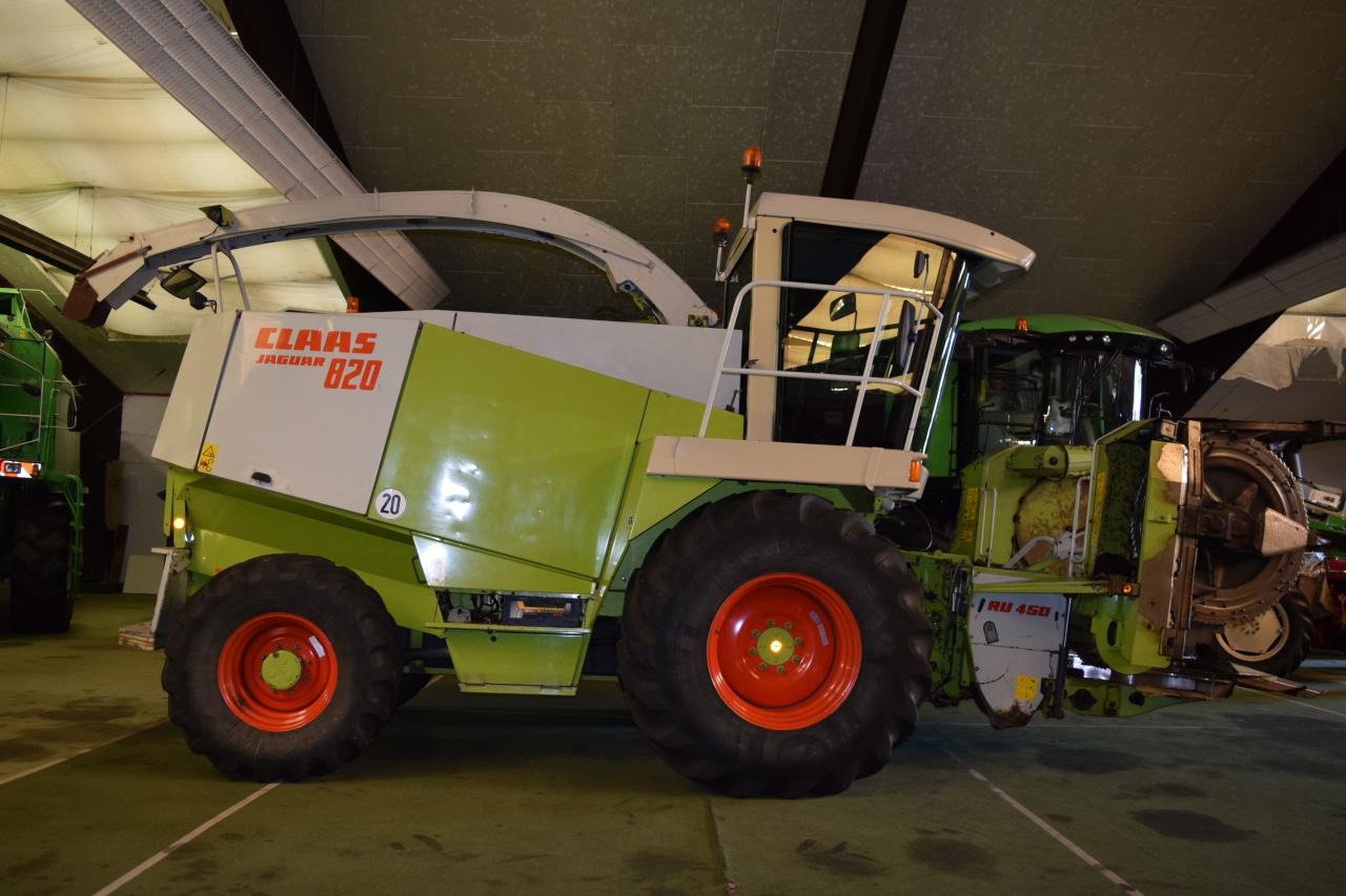 CLAAS Jaguar 820 - Silažni kombajn: slika CLAAS Jaguar 820 - Silažni kombajn CLAAS Jaguar 820 - Silažni kombajn: slika CLAAS Jaguar 820 - Silažni kombajn